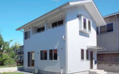 軒の出が長い住宅