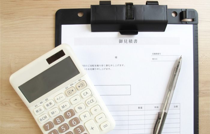 見積書と電卓